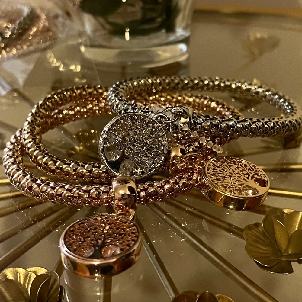 NIB 🌲 Tree Pendant Elastic Bracelet Set Of Three